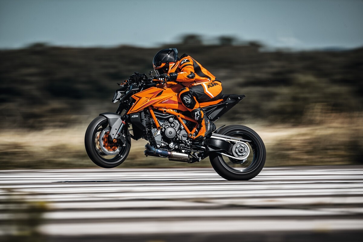 KTM 1390 SUPER DUKE: la "Bestia" cresce ancora
